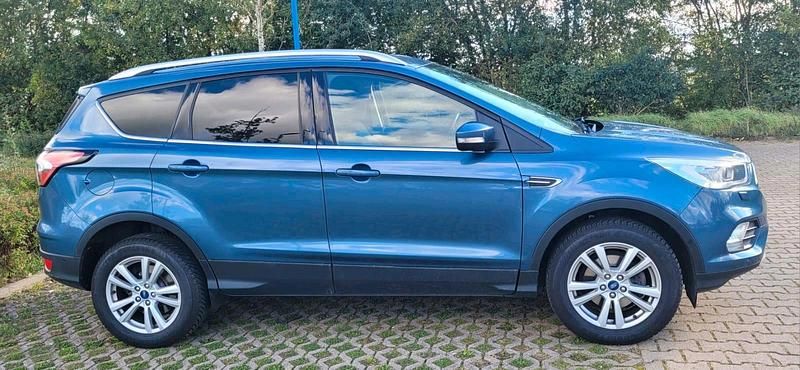 Gebraucht Ford Kuga 150 PS (110 kW) 2019 Blau SUV