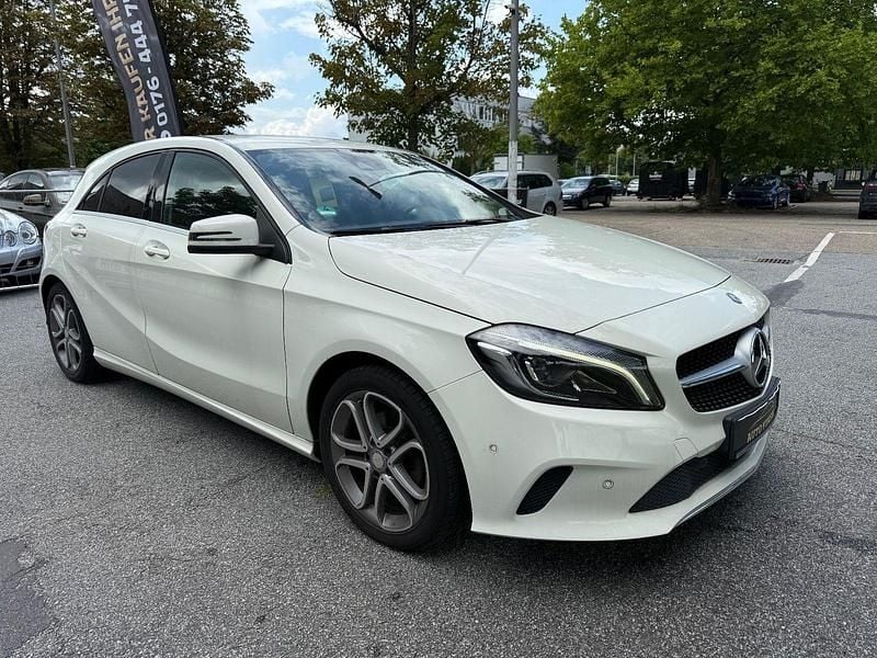 Weiß Gebraucht 2016 Mercedes A180 Limousine | 13.000 € (Guter Preis) - Bild 1/4