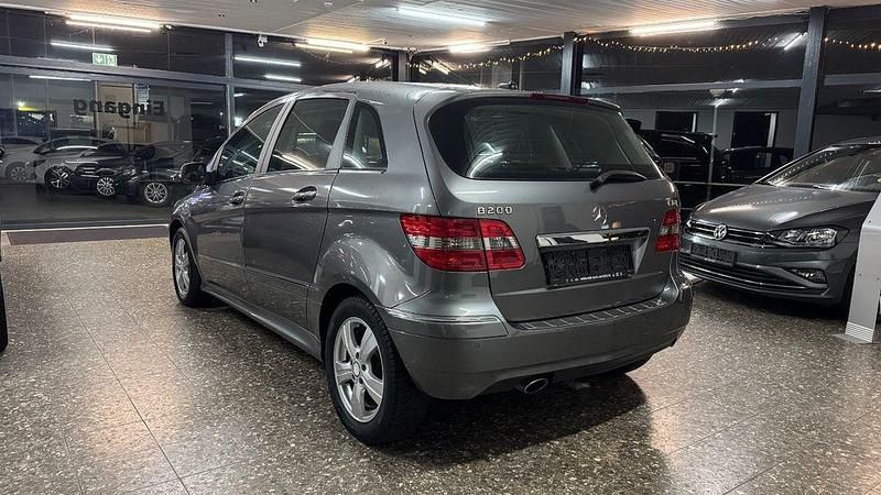Gebraucht Mercedes B200 140 PS (102 kW) 2011 Grau Van / Kleinbus