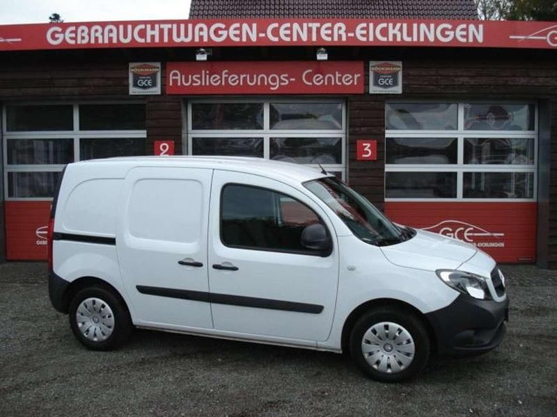 Arktikweiss Gebraucht 2021 Mercedes Citan 108 Van / Kleinbus | 13.790 € (Fairer Preis) - Bild 1/4