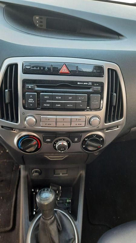 Gebraucht Hyundai i20 86 PS (63 kW) 2014 Weiß Kleinwagen