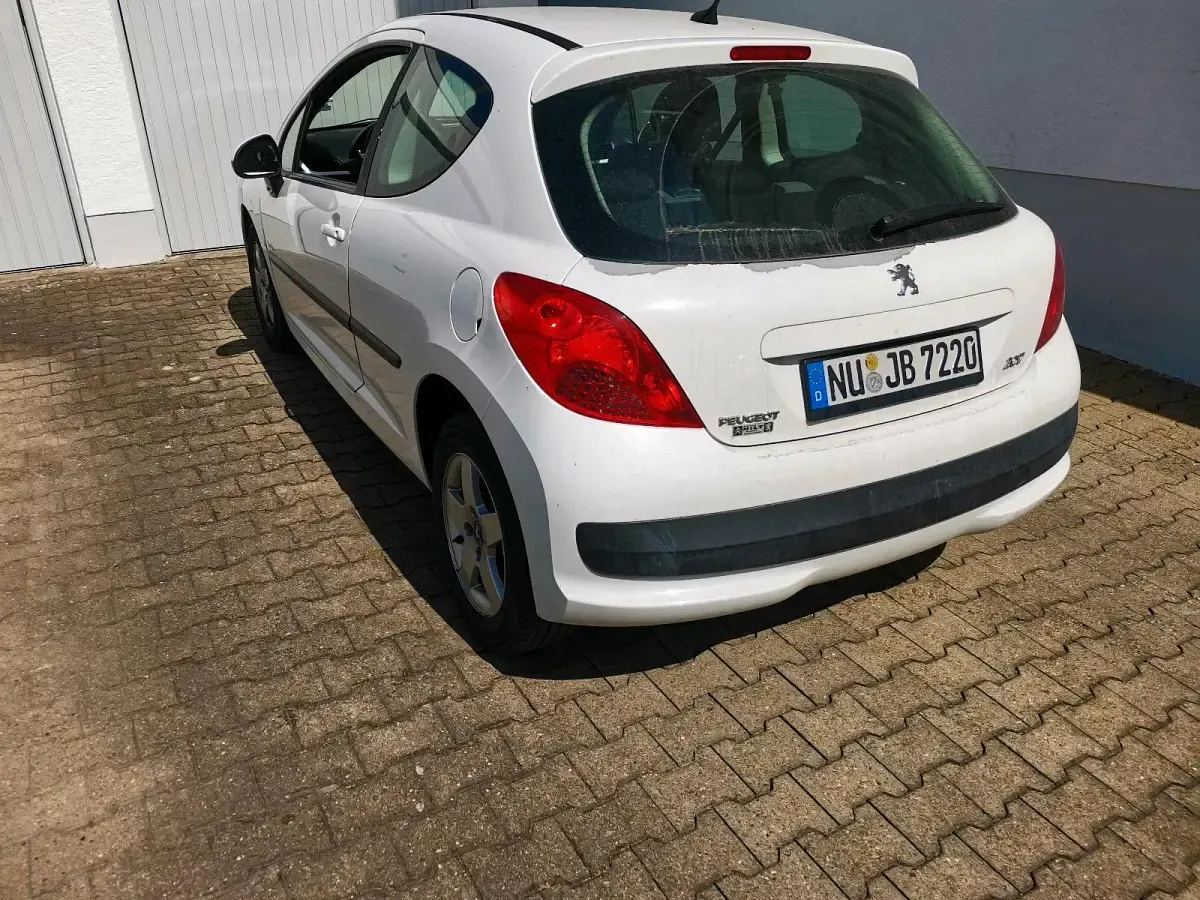 Gebraucht Peugeot 207 95 PS (69 kW) 2009 Weiß Limousine