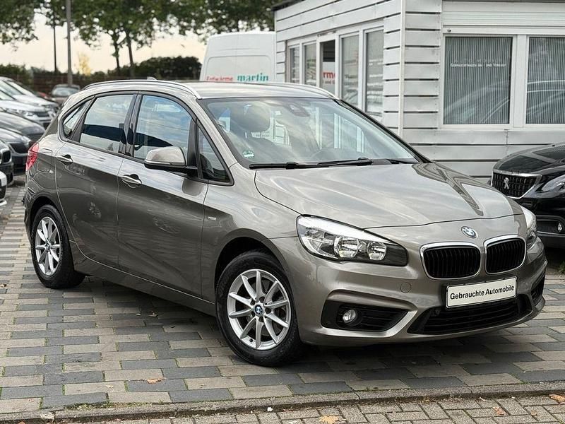 Silber Gebraucht 2015 BMW 218 Active Tourer Advantage Van / Kleinbus | 8.999 € (Fairer Preis) - Bild 1/4