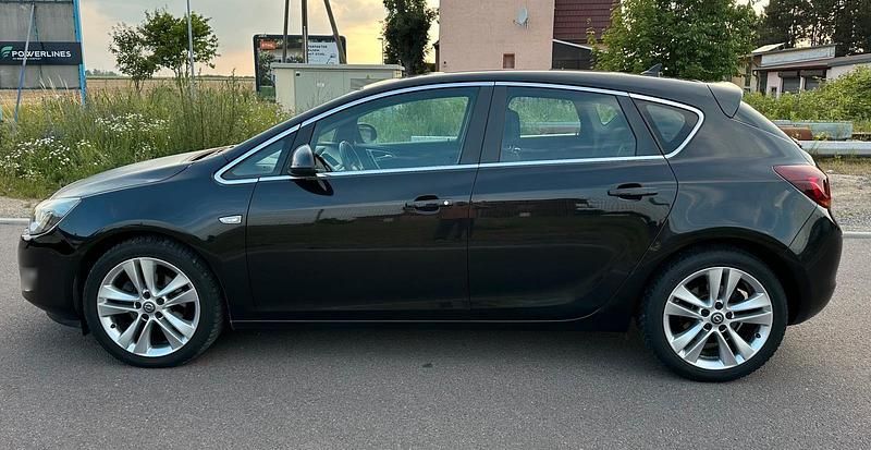 Gebraucht Opel Astra Sport 125 PS (91 kW) 2010 Schwarz Limousine