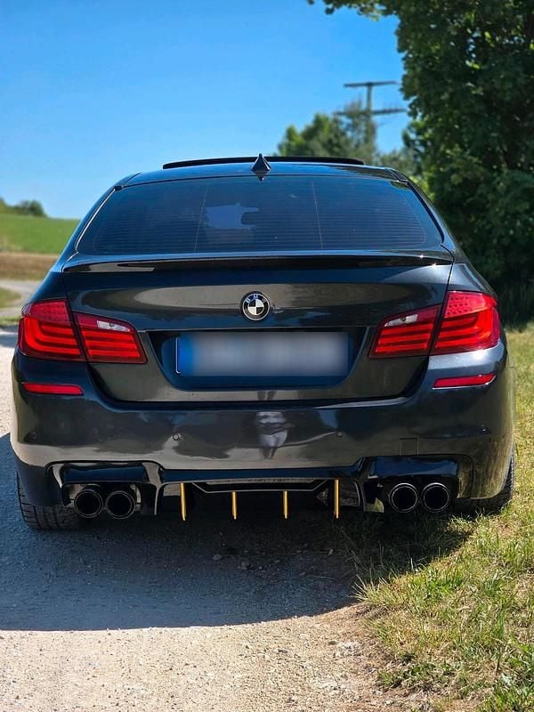 Grau Gebraucht 2011 BMW 530 Limousine | 9.300 € (Superpreis) - Bild 1/4