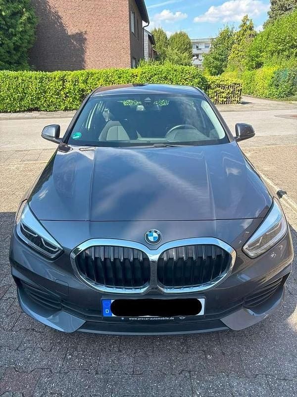 Grau Gebraucht 2020 BMW 116 Advantage Kleinwagen | 14.900 € (Guter Preis) - Bild 1/4
