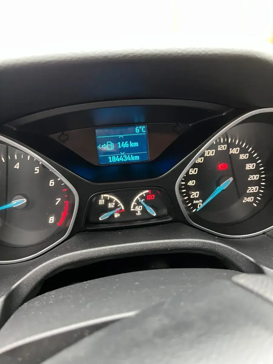 Usado Ford Focus 125 HP (91 kW) 2012 Cinzento Carrinha