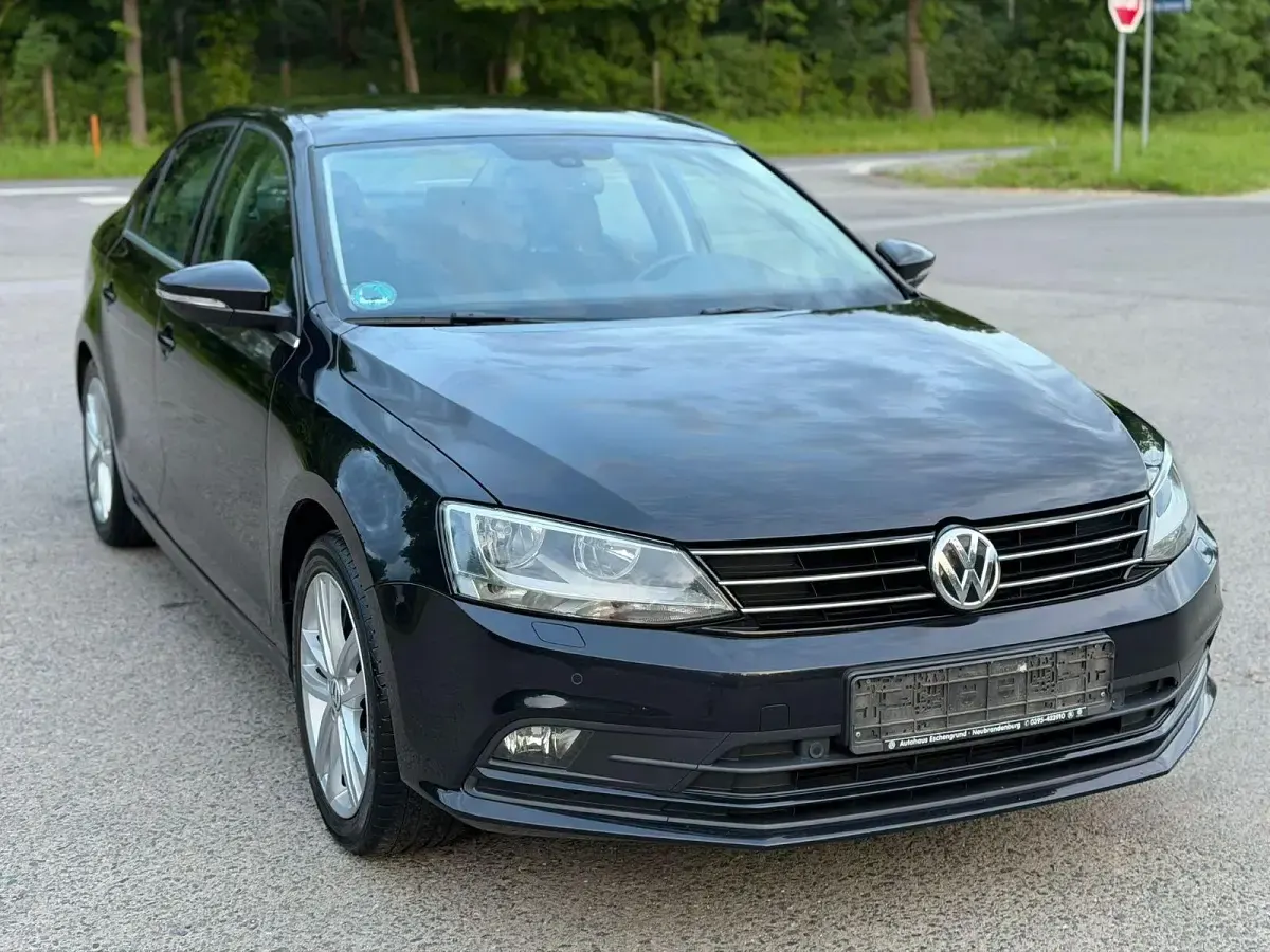 Gebraucht VW Jetta 125 PS (91 kW) 2015 Blau Limousine