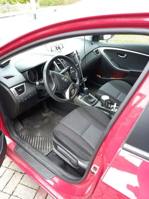 Gebraucht Hyundai i30 Trend 99 PS (72 kW) 2013 Rot Kombi