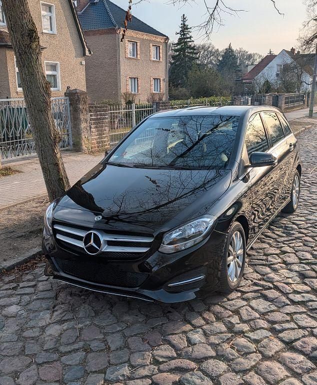 Gebraucht Mercedes B180 122 PS (89 kW) 2017 Schwarz Van / Kleinbus