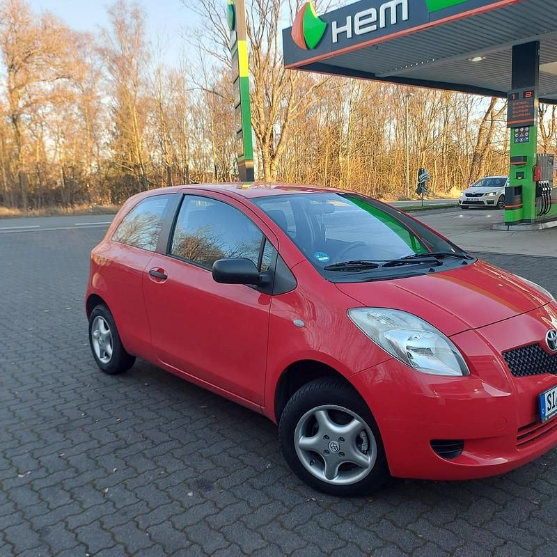 Rot Gebraucht 2008 Toyota Yaris Kleinwagen | 1.700 € (Guter Preis) - Bild 1/4