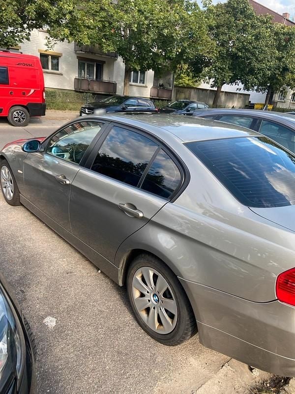 Gebraucht BMW 318 143 PS (105 kW) 2007 Gold Limousine