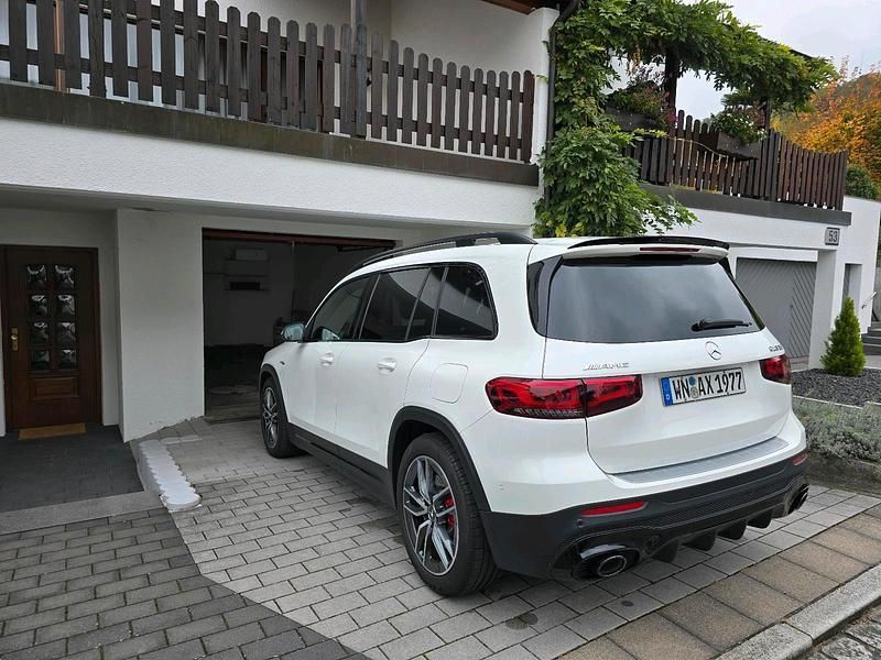 Weiß Gebraucht 2023 Mercedes GLB35 AMG SUV | 45.500 € (Guter Preis) - Bild 1/4