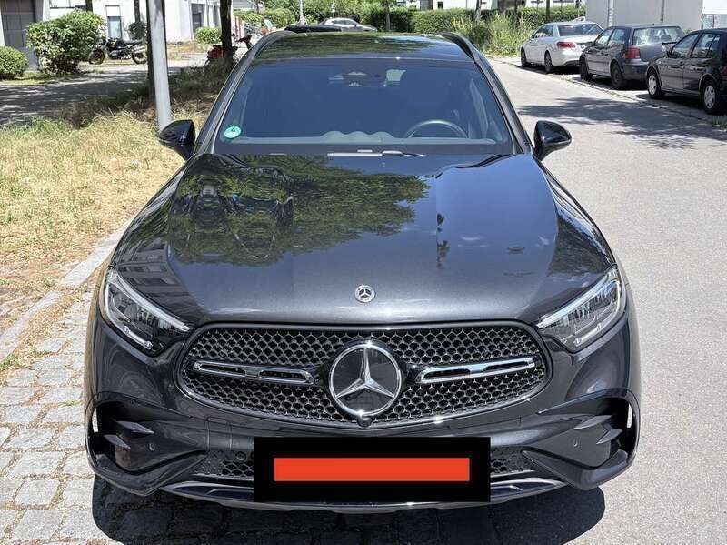 Grau Gebraucht 2023 Mercedes GLC200 Advanced SUV | 48.000 € (Fairer Preis) - Bild 1/4