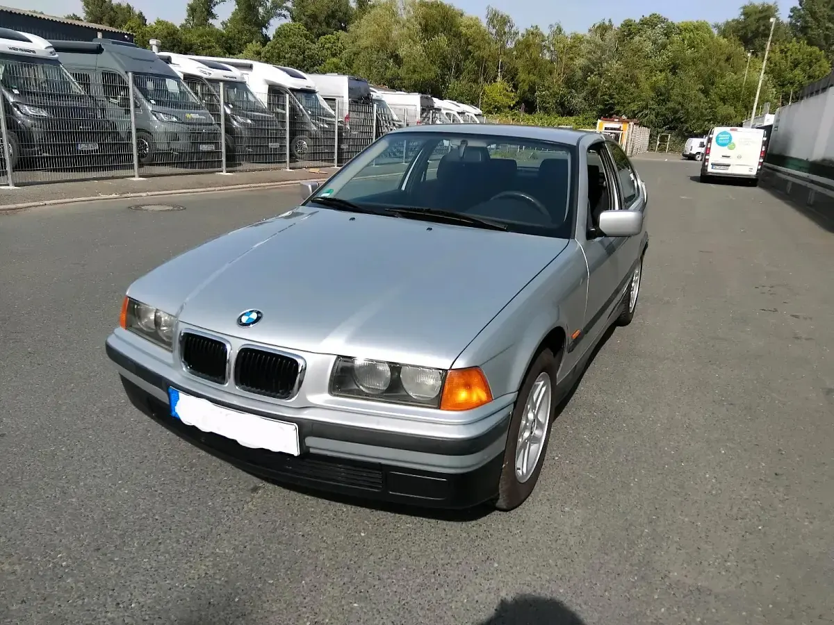 Gebraucht BMW 316 Basis 102 PS (75 kW) 1996 Silber Kleinwagen