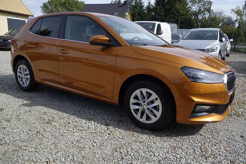 Phoenixorange metallic Gebraucht 2024 Skoda Fabia Selection Limousine | 18.900 € (Fairer Preis) - Bild 1/4