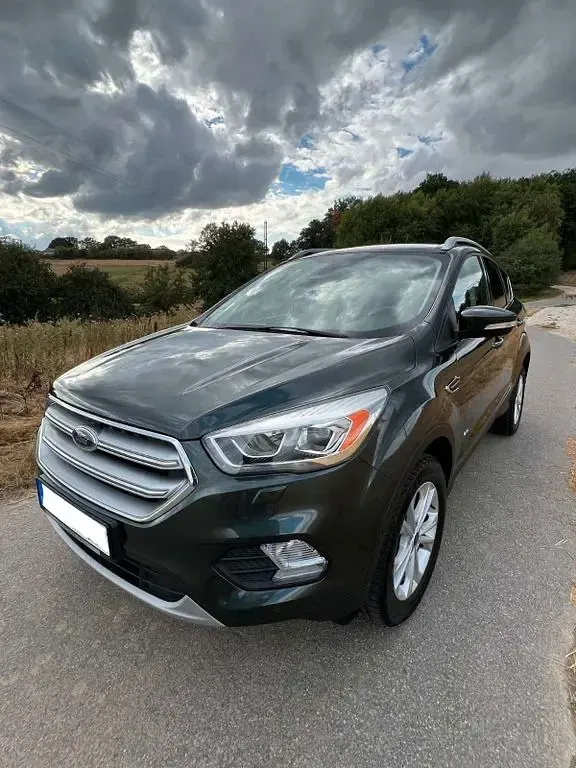 Gebraucht Ford Kuga 150 PS (110 kW) 2017 Grün SUV