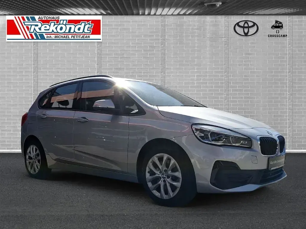 Gebraucht BMW 225 Active Tourer Advantage 220 PS (161 kW) 2021 Silber Van / Kleinbus