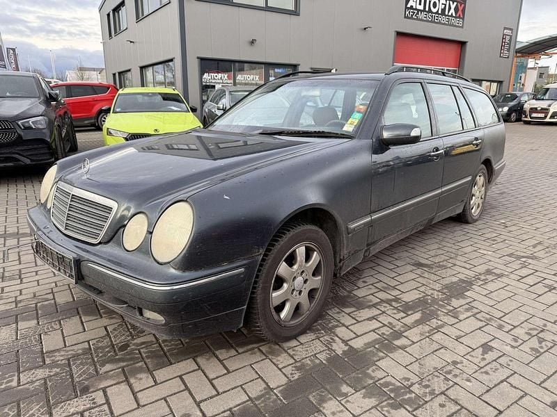 Schwarz Gebraucht 2003 Mercedes E240 Avantgarde Kombi | 999 € - Bild 1/4