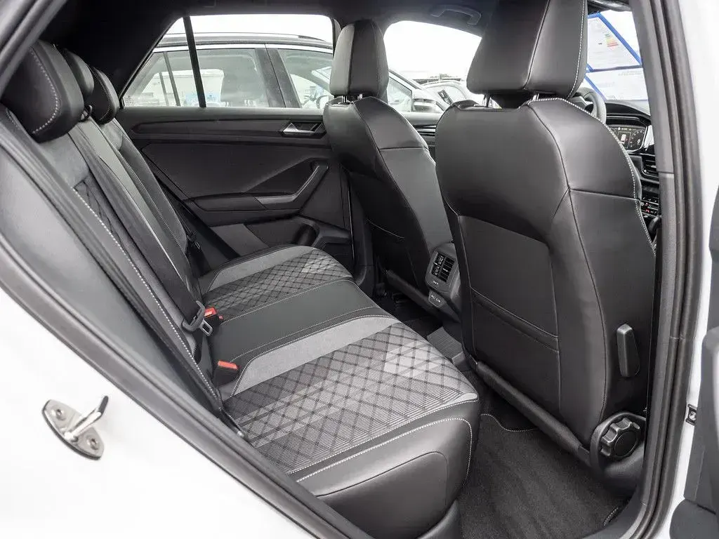 Neu VW T-Roc R-line 150 PS (110 kW) 2025 Weiß SUV