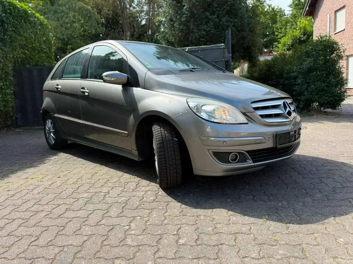 Gebraucht Mercedes B200 Edition 136 PS (100 kW) 2008 Kometgrau  metalliclack Van / Kleinbus