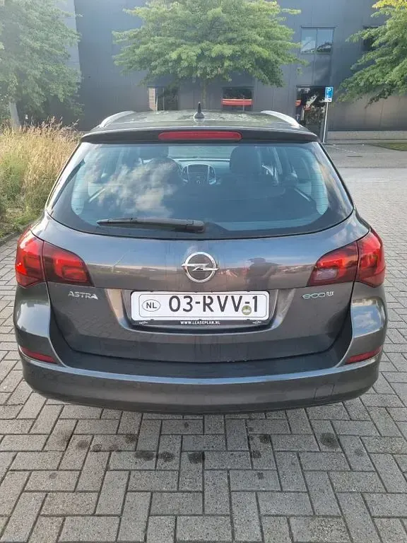 Gebraucht Opel Astra Edition 101 PS (74 kW) 2011 Grau Kombi