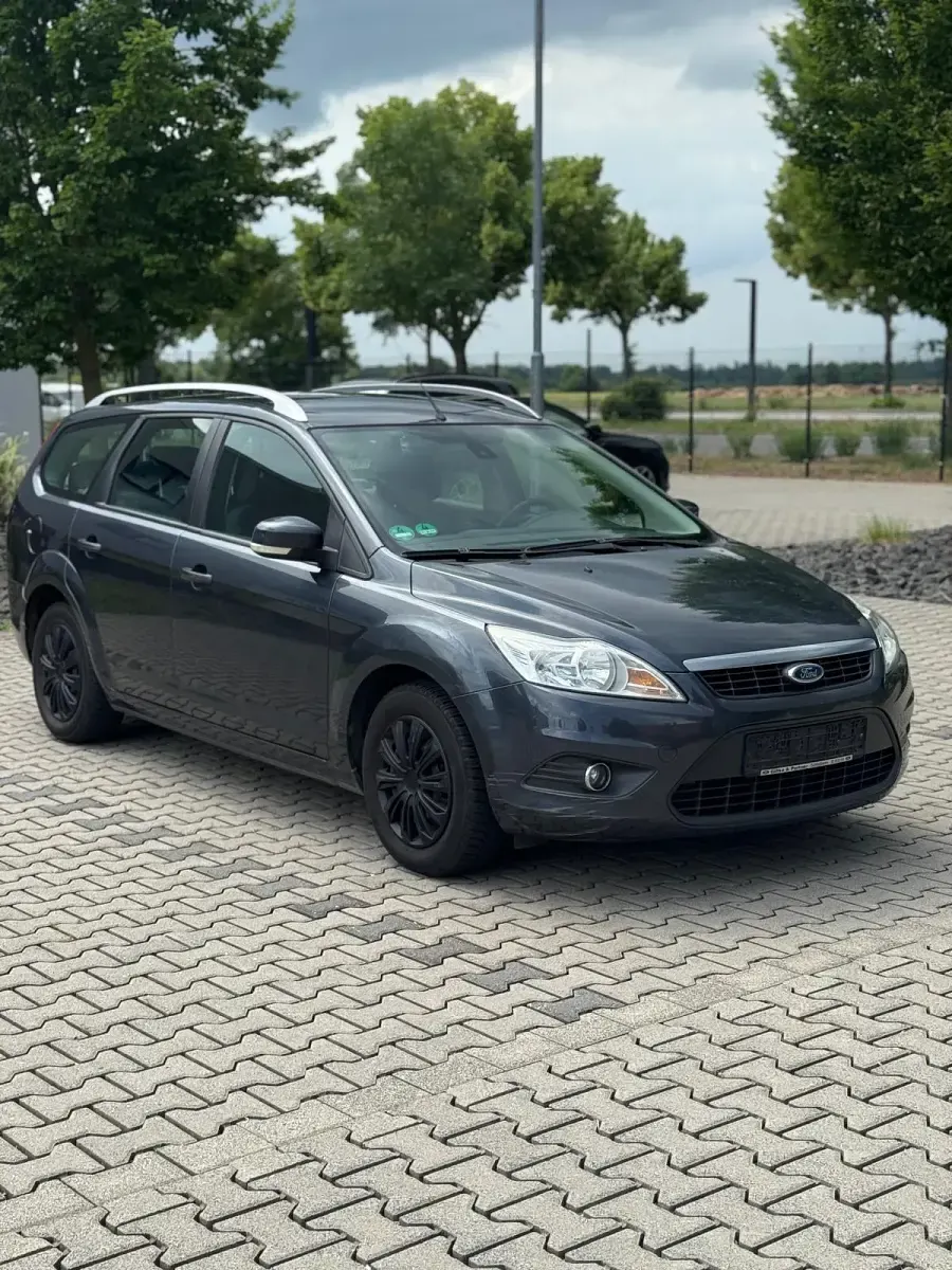 Gebraucht Ford Focus 101 PS (74 kW) 2009 Grau Kombi