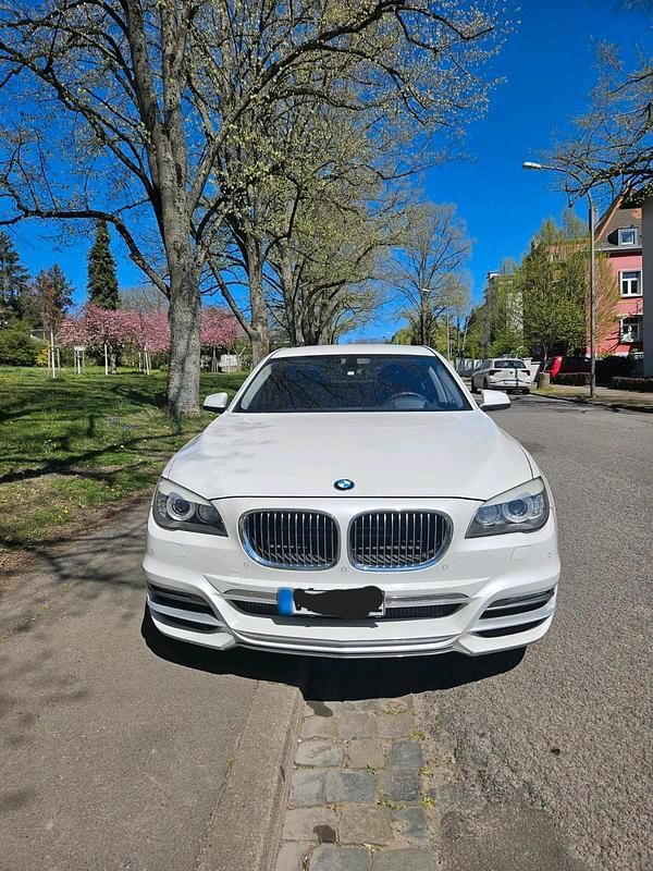 Gebraucht BMW 750 460 PS (338 kW) 2012 Weiß Limousine