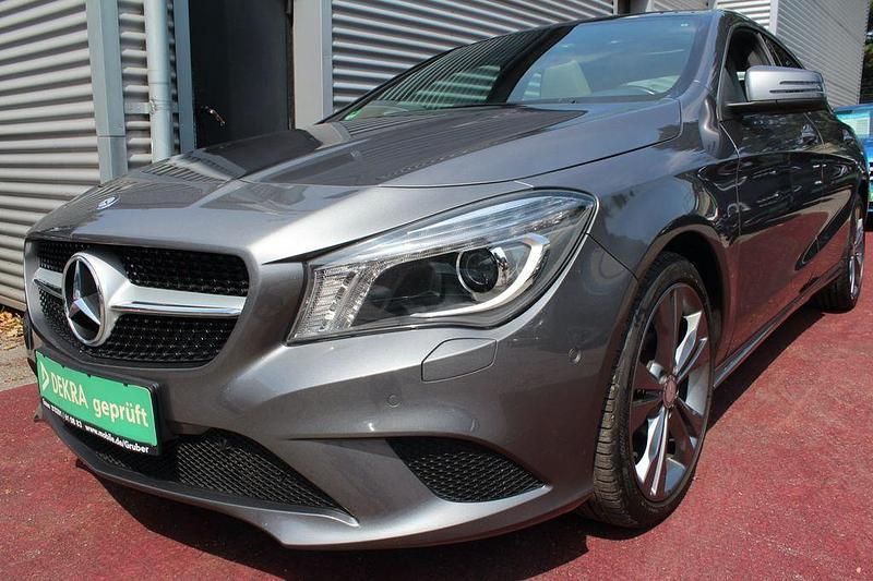 Grau Gebraucht 2014 Mercedes CLA200 Urban Limousine | 14.979 € (Fairer Preis) - Bild 1/4