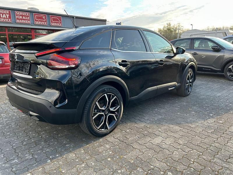 Używany Citroën e-C4 Shine 100 kW (136 KM) 2022 Czarny Sedan/Limuzyna