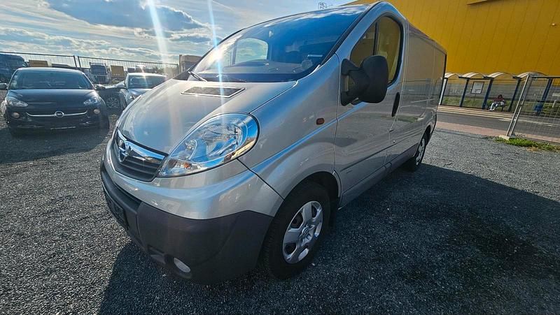 Silber Gebraucht 2013 Opel Vivaro Van / Kleinbus | 9.800 € (Fairer Preis) - Bild 1/4