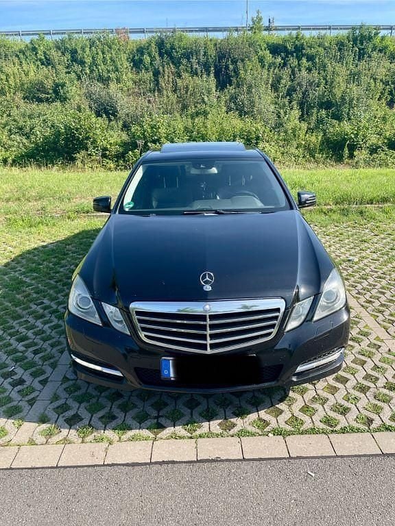 Schwarz Gebraucht 2010 Mercedes E300 Elegance Limousine | 7.000 € (Guter Preis) - Bild 1/4