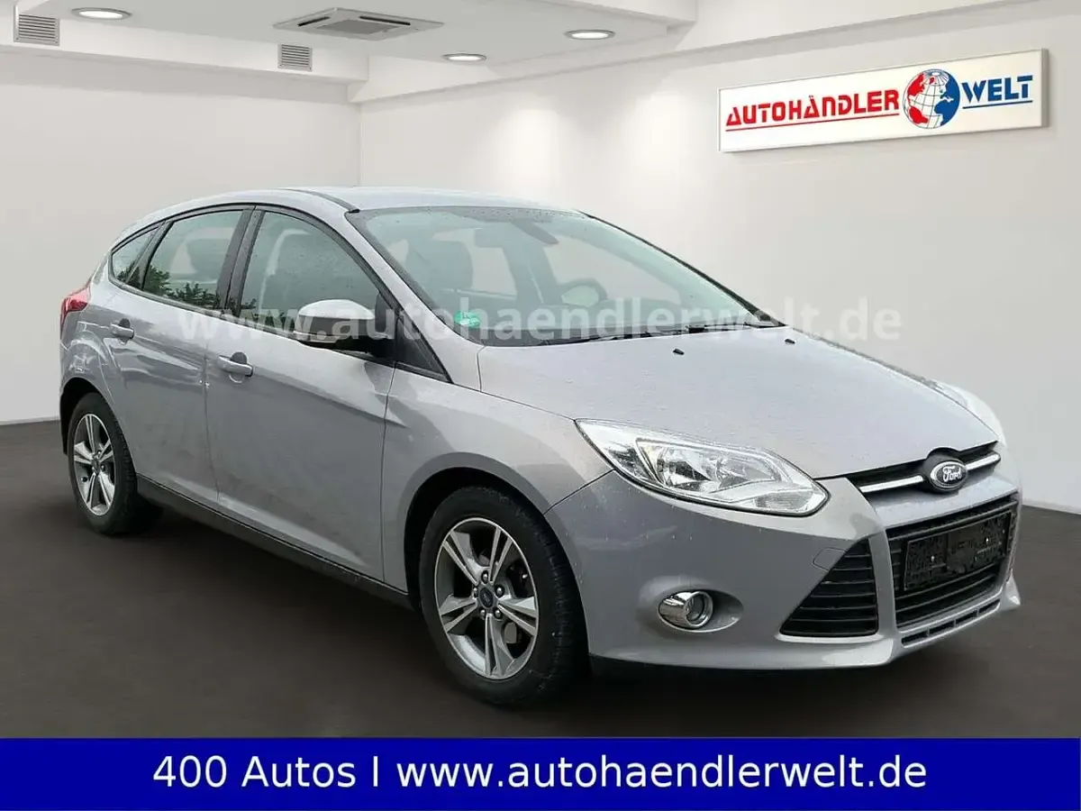 Usado Ford Focus Champions Edition 125 CV (91 kW) 2013 Gris Berlina