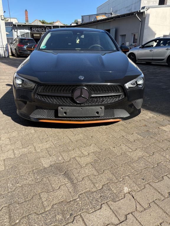 Schwarz Gebraucht 2020 Mercedes CLA180 Limousine | 21.000 € (Superpreis) - Bild 1/4