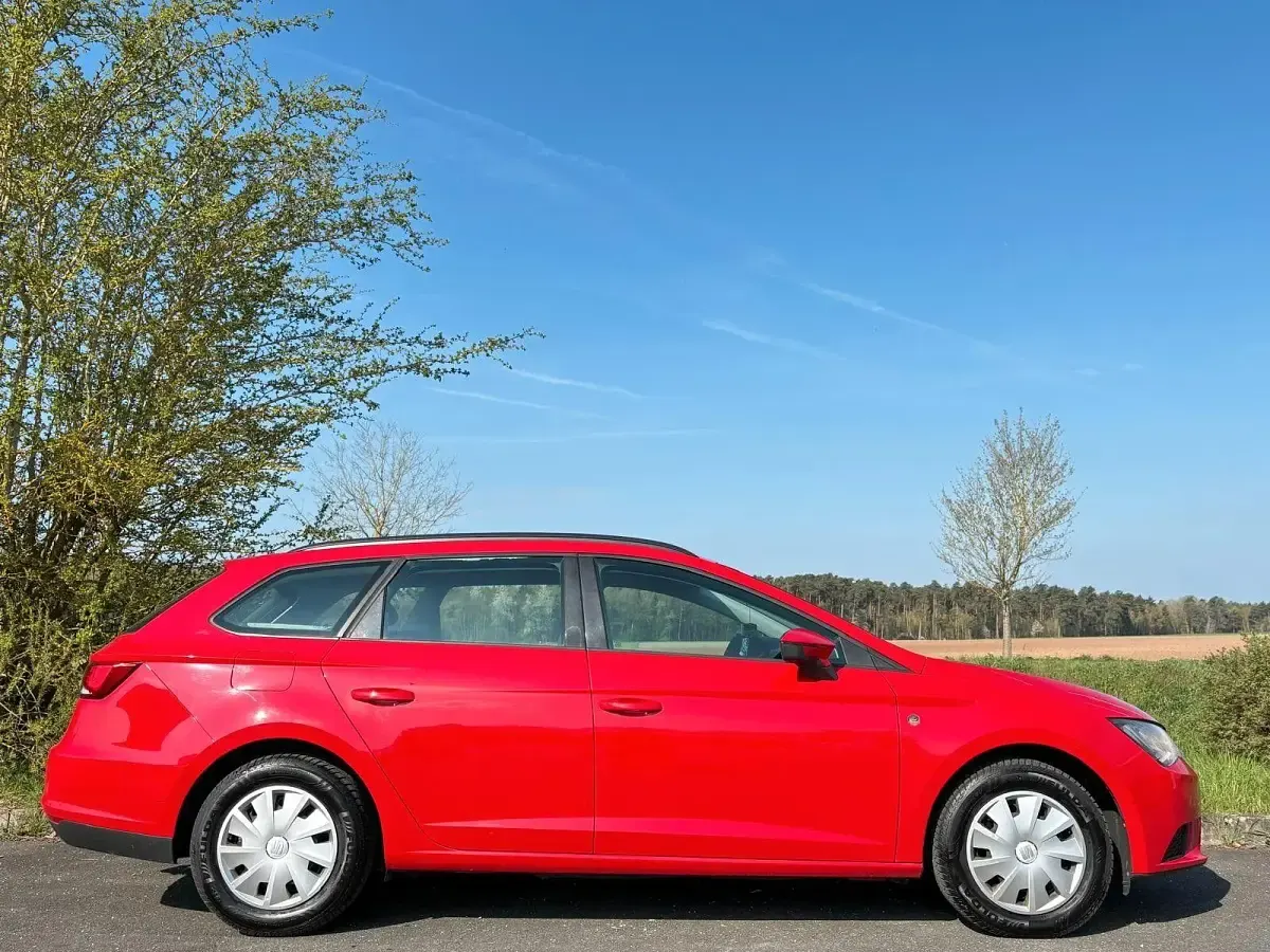 Używany Seat Leon ST Reference 110 KM (80 kW) 2016 Czerwony Kombi