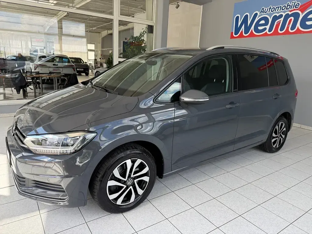 Używany VW Touran Active 150 KM (110 kW) 2022 Szary Minivan