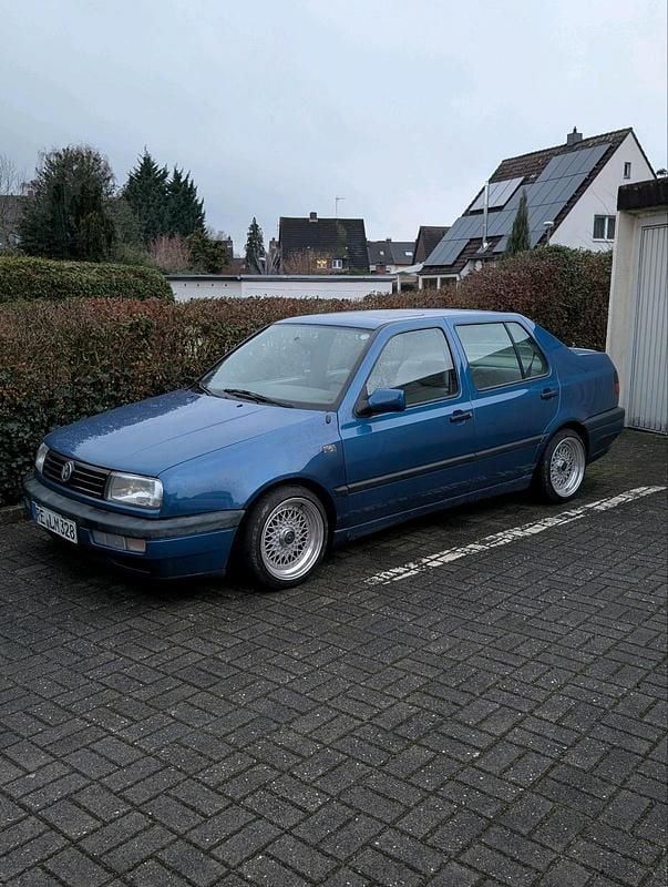 Blau Gebraucht 1996 VW Vento Limousine | 3.000 € - Bild 1/4