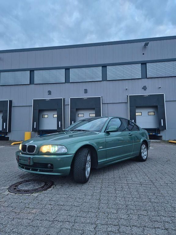 Grün Gebraucht 2001 BMW 318 Sport Line Coupé | 3.900 € (Fairer Preis) - Bild 1/4