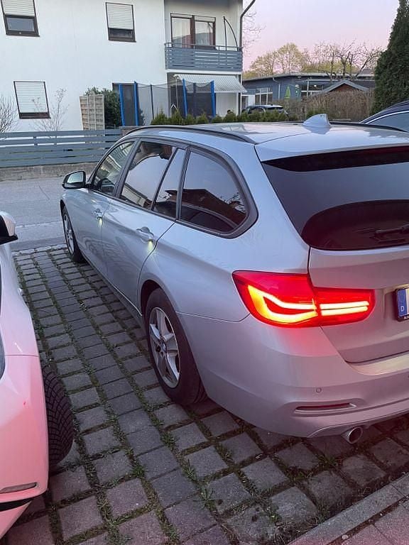 Gebraucht BMW 318 150 PS (110 kW) 2016 Grau Limousine