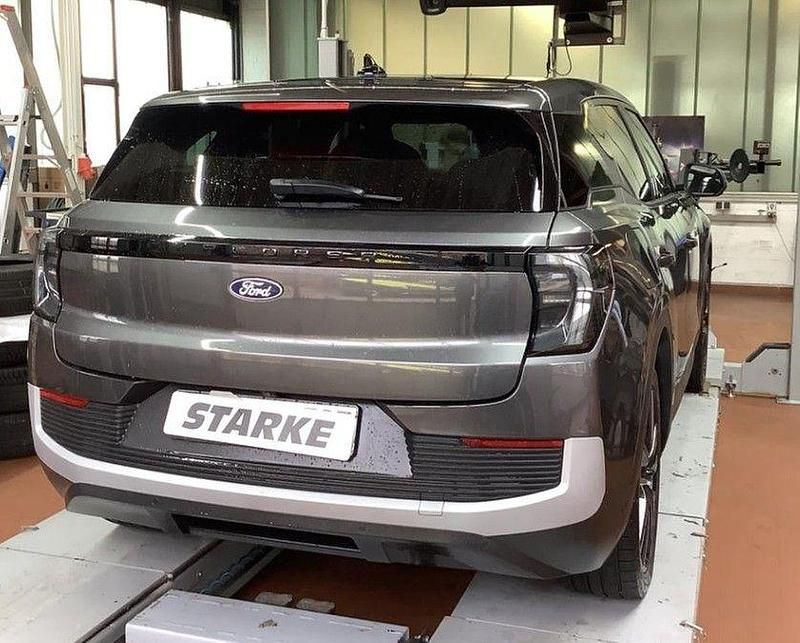 Second-hand Ford Explorer 125 kW (170 CP) 2024 Gri SUV