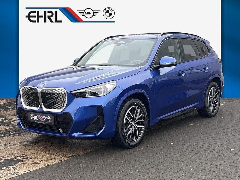 Blau Neu 2026 BMW iX1 M Sport SUV | 50.940 € (Guter Preis) - Bild 1/4