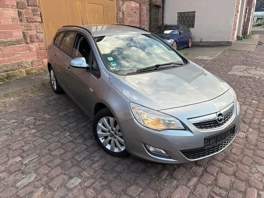 Gebraucht Opel Astra Edition 120 PS (88 kW) 2010 Silber Kombi
