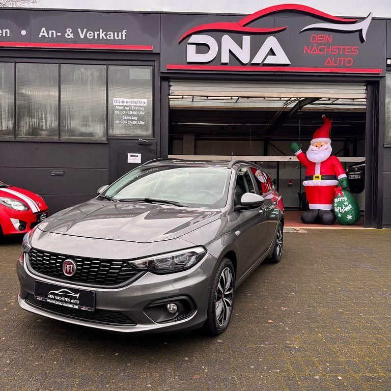 Grau Gebraucht 2020 Fiat Tipo Lounge Limousine | 12.994 € (Fairer Preis) - Bild 1/4