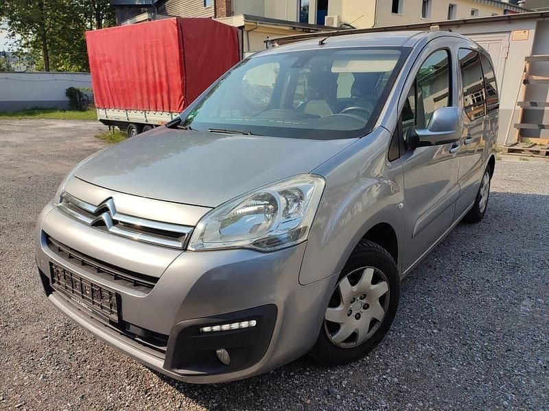 Grau Gebraucht 2017 Citroën Berlingo SELECTION Van / Kleinbus | 10.700 € (Fairer Preis) - Bild 1/4