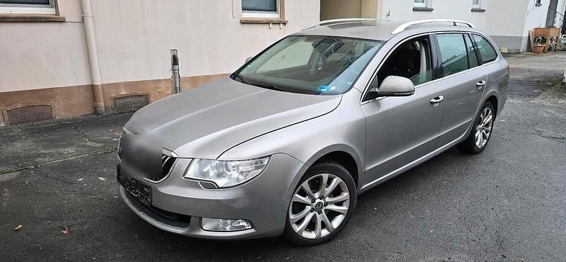 Silber Gebraucht 2010 Skoda Superb Kombi | 3.800 € (Superpreis) - Bild 1/4