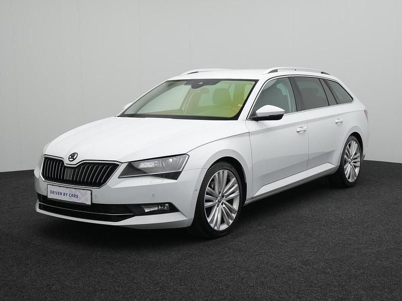 Gebraucht Skoda Superb Style 179 PS (131 kW) 2015 Moonweiss metallic Kombi