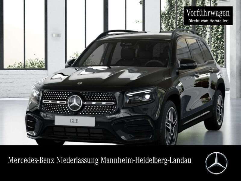 Kosmosschwarz Gebraucht 2024 Mercedes GLB200 AMG SUV | 47.490 € (Teuer) - Bild 1/4