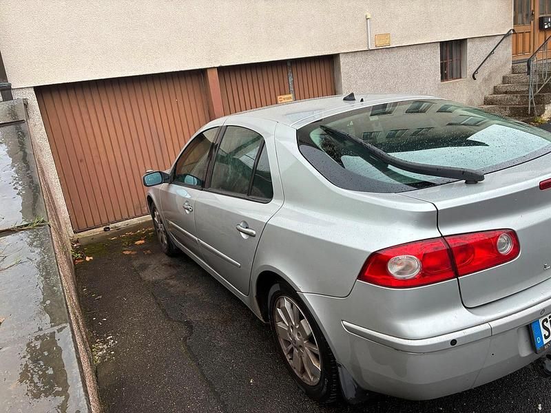 Grau Gebraucht 2007 Renault Laguna III Limousine | 1.450 € (Guter Preis) - Bild 1/4