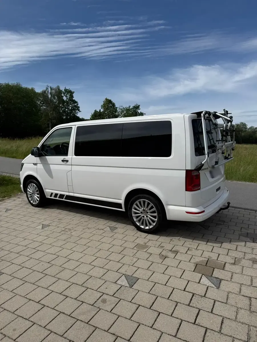 Gebraucht VW Multivan 150 PS (110 kW) 2016 Weiß Van / Kleinbus