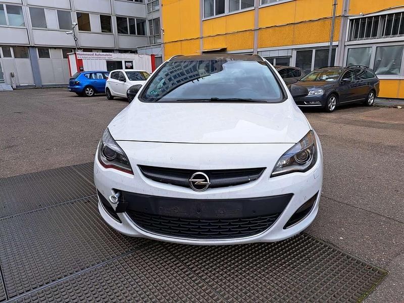 Gebraucht Opel Astra Exklusiv 165 PS (121 kW) 2015 Schneeweiss/olympic Kombi